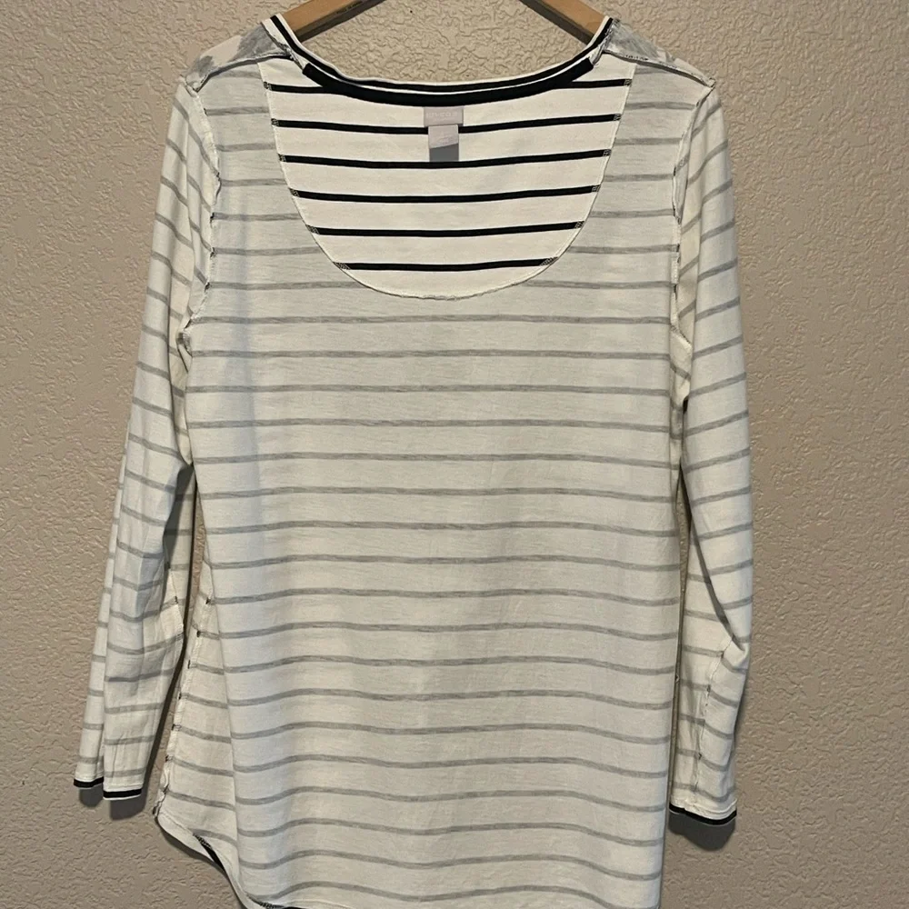 Chico's Black and White‎ Graphic Long Sleeve Blouse - Picture 12 of 12